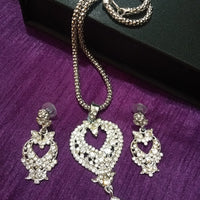 N0275_Gorgeous necklace set with heart shaped pendant embellished with sparkling stones.