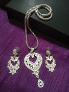 N0275_Gorgeous necklace set with heart shaped pendant embellished with sparkling stones.