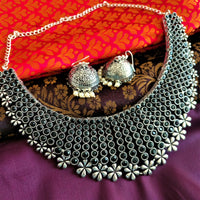 N03022_ Gorgeous German silver oxidized choker necklace with black stones design.