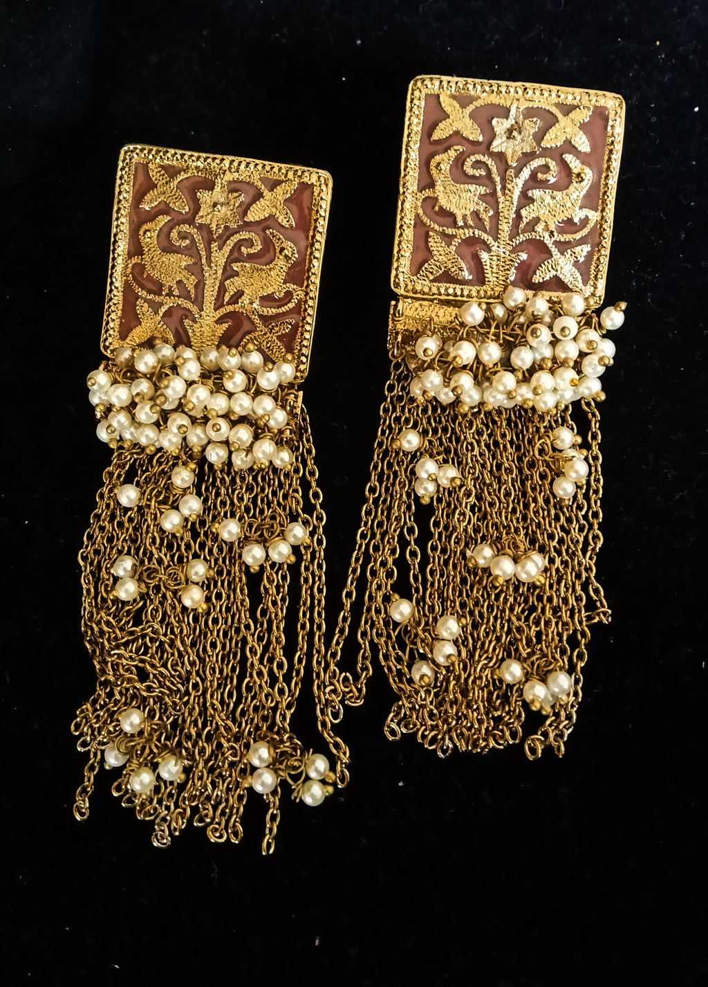 Classy earring with delicate work of pearl and  Meenakari work meant to put your fashion quotient higher .