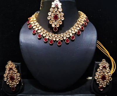 Kundan Set designed to catch the attention