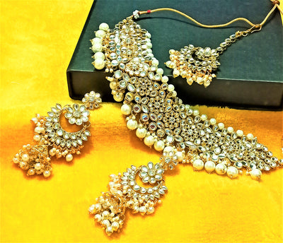 N061_Classy Kundan Necklace with delicate Kundan work and pearls.