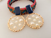 E0363_Classy pearl embossed earrings (medium size).