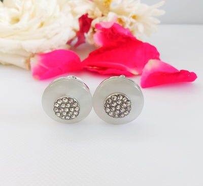 E0359_Classy stud earrings.