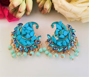 E0384_Classy Sky colored sea stone embossed earrings (medium size).