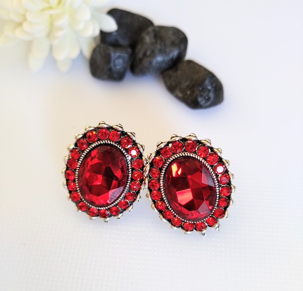 E0403_Classy stud studded with wine red color stones.