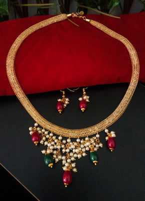 N0114_ Gorgeous necklace set with a touch of stones and pearls.