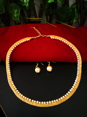 N0113_ Gorgeous necklace set with a touch of stones and pearls.