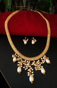 N0109_ Gorgeous necklace set with a touch of stones and pearls.