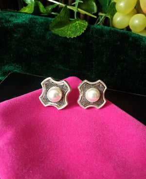 E0564_ Lovely pearl studded studs with delicate patterns.