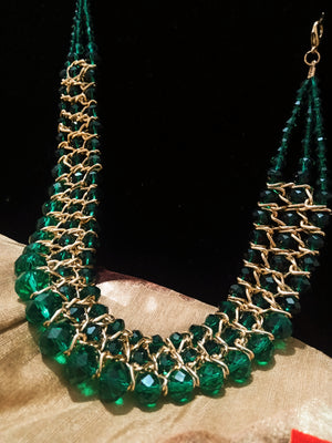 N0256_Trendy Crafted Glossy green bead necklace with delicate craft work.