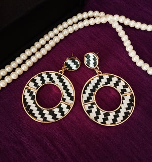 E0659_Classic knitted white & black earrings with delicate craft work.