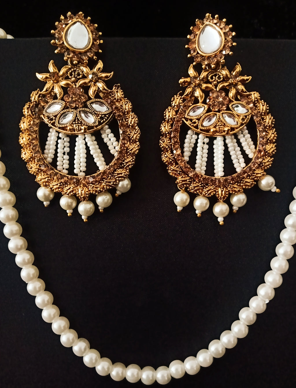 E0689_Gorgeous grand earrings embellished with stones & with a touch of pearls & white beads.