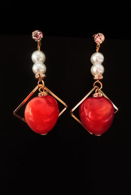 E0712_Gorgeous glossy bead diamond shaped drop earrings with a touch of dazzling stones and pearls.