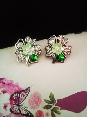 E0717_Lovely flower design studs with a touch of dazzling stones with delicate craft work.