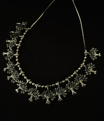 N0288_Elegant Oxidized choker necklace with delicate tree design pendants.