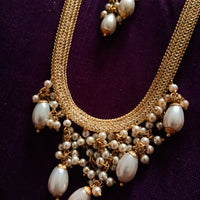 N0109_ Gorgeous necklace set with a touch of stones and pearls.