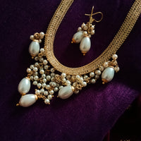 N0109_ Gorgeous necklace set with a touch of stones and pearls.