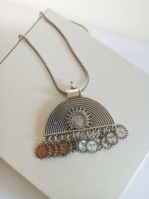 N0340_ Trendy crafted necklace with delicate work with sun design pendants.