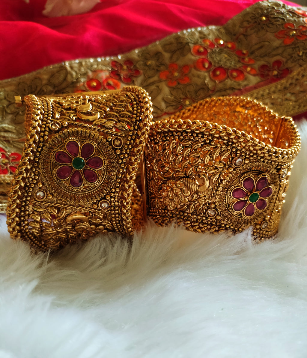 Gold bangle with sales screw design